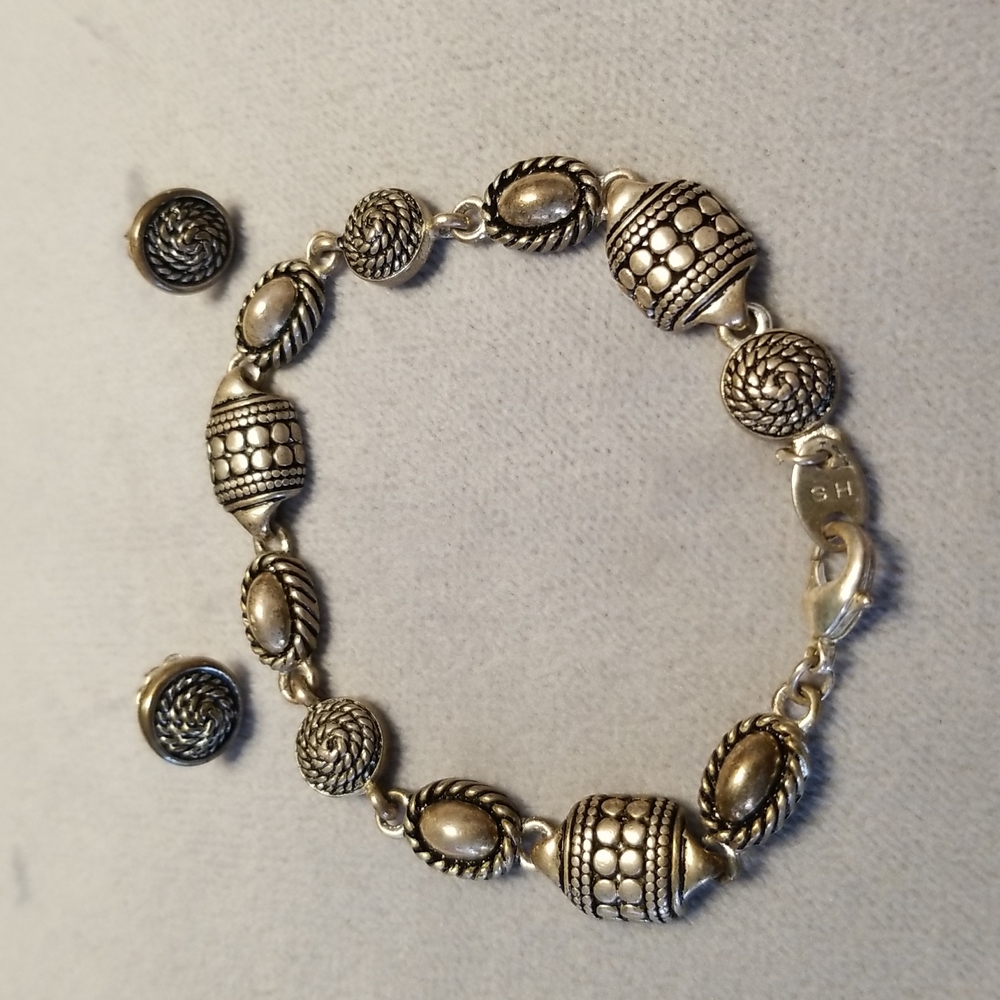 Bracelet and earrings set